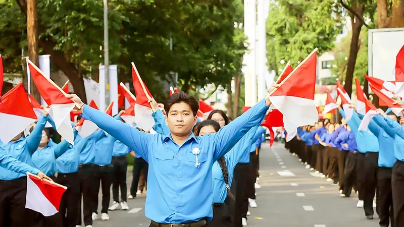 Members of the Ho Chi Minh Communist Youth Union and young people in Ho Chi Minh City take part in a mass performance celebrating the 95th anniversary of the founding of the Ho Chi Minh Communist Youth Union. (Photo: SGGP)