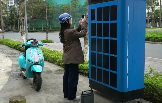 Battery-swapping cabinets for electric motorbikes will be installed across public spaces in Hanoi. (Photo: SGGP)