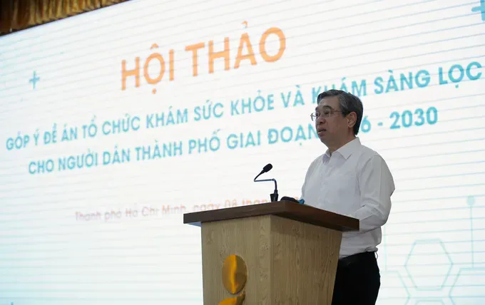 Vice Secretary of the Ho Chi Minh City Party Committee and Chairman of the Vietnam Fatherland Front Committee of the city, Nguyen Phuoc Loc speaks at the conference. (Photo: SGGP)