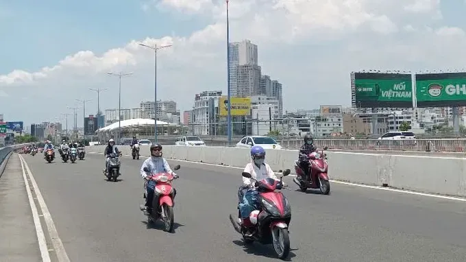 Ho Chi Minh City is experiencing intense and oppressive heat conditions. (Photo: SGGP)