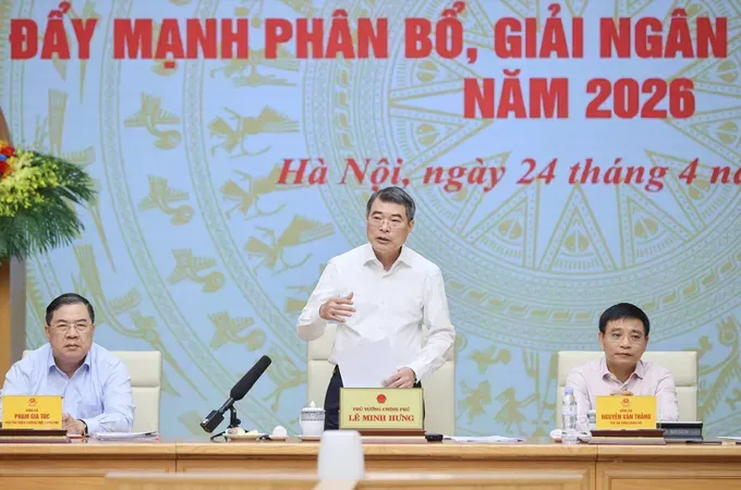 Prime Minister Le Minh Hung (centre) presides over the April 24 national conference on accelerating the allocation and disbursement of public investment capital in 2026. (Photo: SGGP)