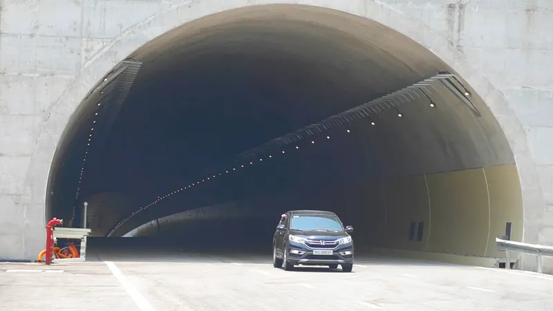 Over 178 km of Quang Ngai-Gia Lai expressway officially opened to traffic