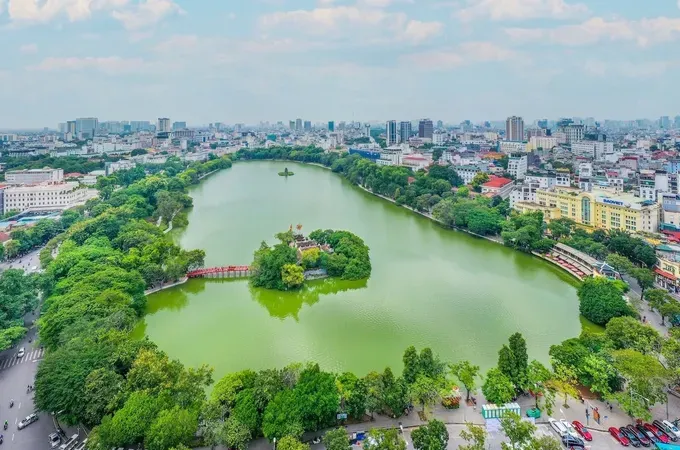 Hanoi will pilot a low-emission zone across 11 streets in Hoan Kiem Ward. (Photo: SGGP)