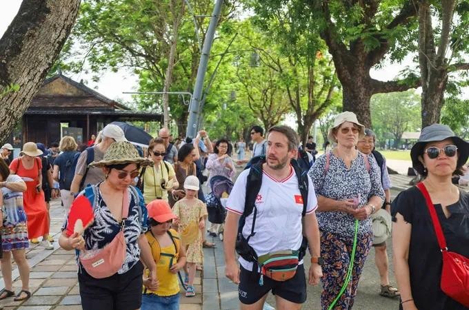 In April, international tourist arrivals to Vietnam reach 2.03 million. (Photo: SGGP)