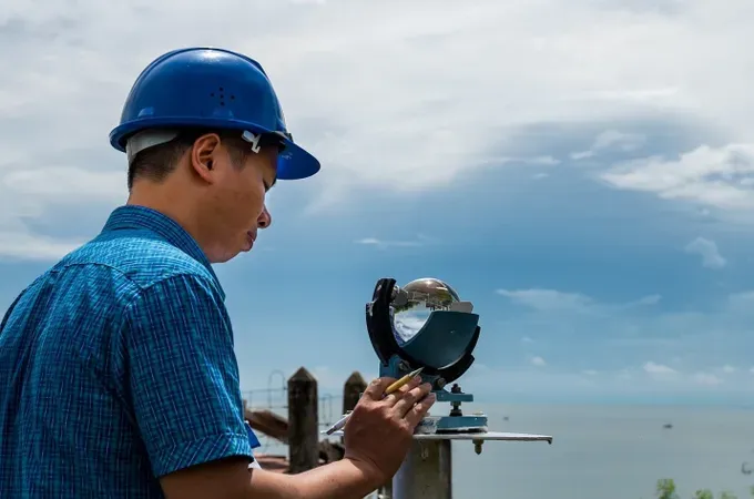 Meteorological data monitoring. (Photo: Office of the Ministry of Agriculture and Environment)