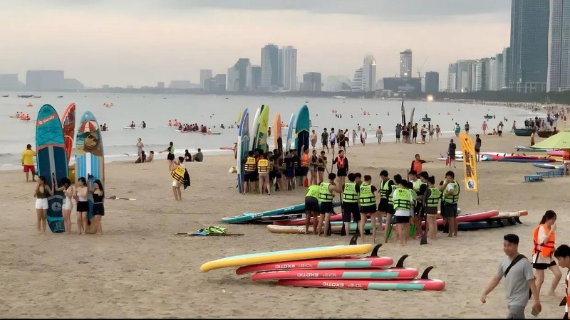 The beach has become increasingly lively with a wide range of water sports activities, among which stand-up paddleboarding (SUP) stands out as a major attraction.