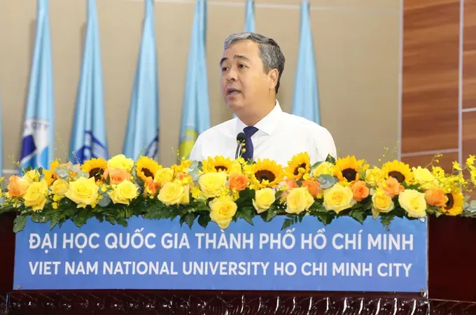 Deputy Head of the Central Propaganda and Mass Mobilization Commission, Ngo Dong Hai, delivers his speech at the seminar. (Photo: SGGP)