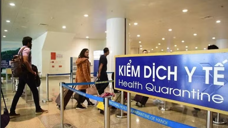 Passengers enter Vietnam via Noi Bai International Airport