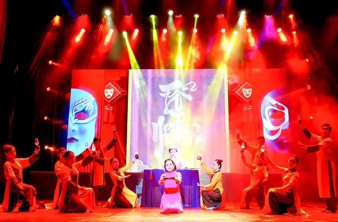 “Chat ngoc Cam Thi giang” (The Gem Essence of Cam Thi River) performed by Vo Vu Linh of Can Tho City's Center for Culture and Arts