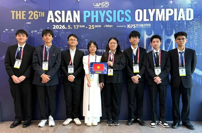 All eight Vietnamese students participating in the 2026 Asian Physics Olympiad (APhO) have brought home medals.