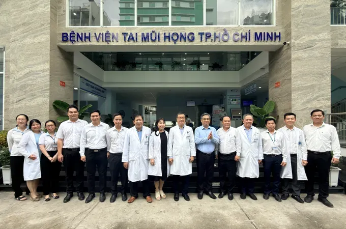 The delegation inspects facilities and infrastructure at the second campus of Ho Chi Minh City Ear Nose Throat Hospital. (Photo: SGGP)