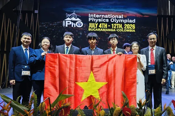 All five Vietnamese students in the competition win medals.