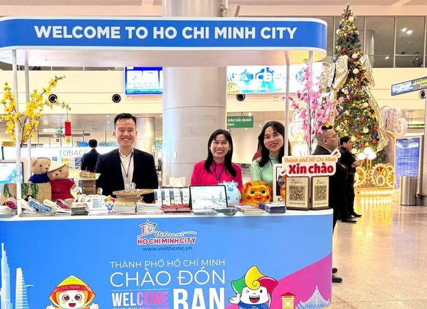 A booth promoting Ho Chi Minh City's tourism is set up at Tan Son Nhat International Airport. (Photo: VNA)