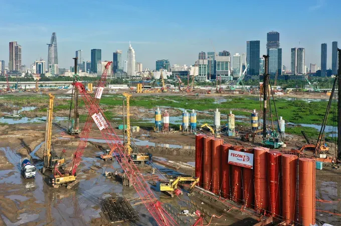 Construction site of the New Administrative Center and Central Square project in Thu Thiem New Urban Area in An Khanh Ward, Ho Chi Minh City (Photo: SGGP)