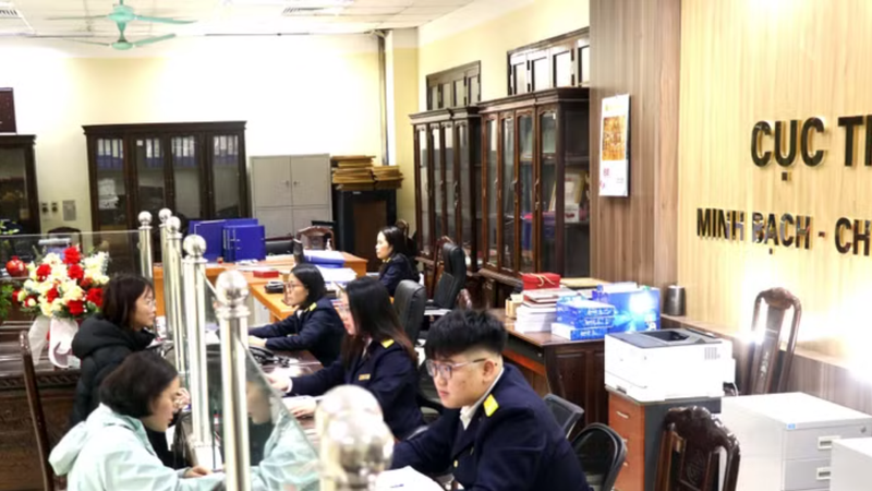 At a tax office in Hung Yen province (Photo: VNA)