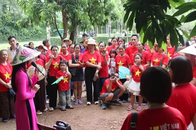 Large crowds from across the country Visit President Ho Chi Minh’s homeland during National Day holiday. (Photo: SGGP)