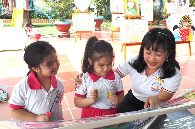 Students at Huong Sen Preschool in Duc Nhuan Ward, Ho Chi Minh City, take part in a talent development activity. (Photo: SGGP)