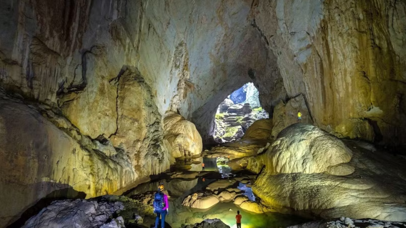 Inside Son Doong Cave in Quang Tri province (Photo published by VNA)