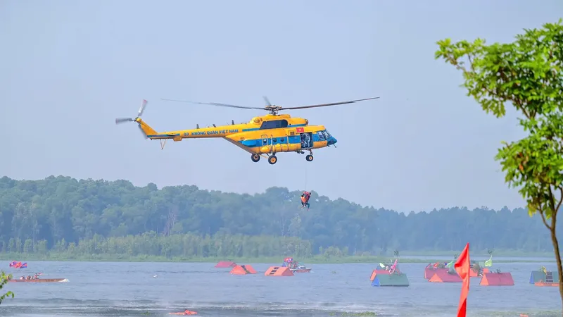 A Vietnamese Air Force aircraft conducts a rescue drill at the exercise site. (Photo: SGGP)