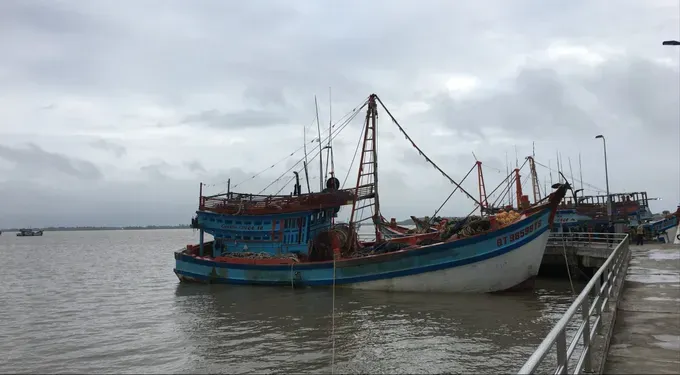 Fishing boats anchored at sea. (Photo: SGGP)