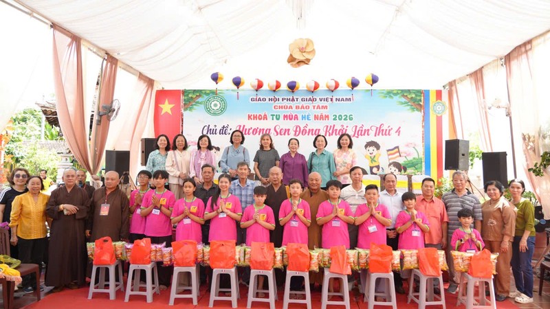 龙华寺护法会前往西区行善