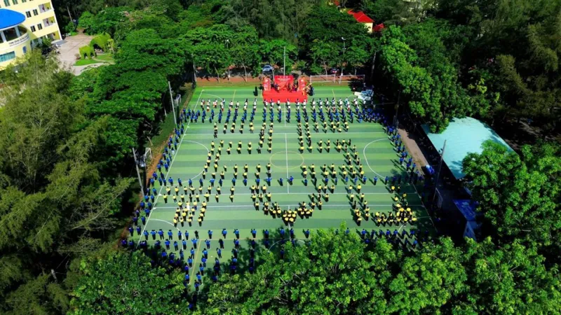 Hơn 1.000 giảng viên, sinh viên Trà Vinh đồng diễn điệu múa Saravan Khmer Nam Bộ
