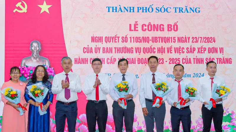 Công bố các quyết định về việc thành lập Đảng bộ phường 1 (mới)