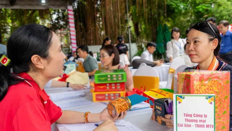 Nhiều doanh nghiệp, HTX trên cả nước kết nối đưa hàng vào hệ thống siêu thị của SATRA 