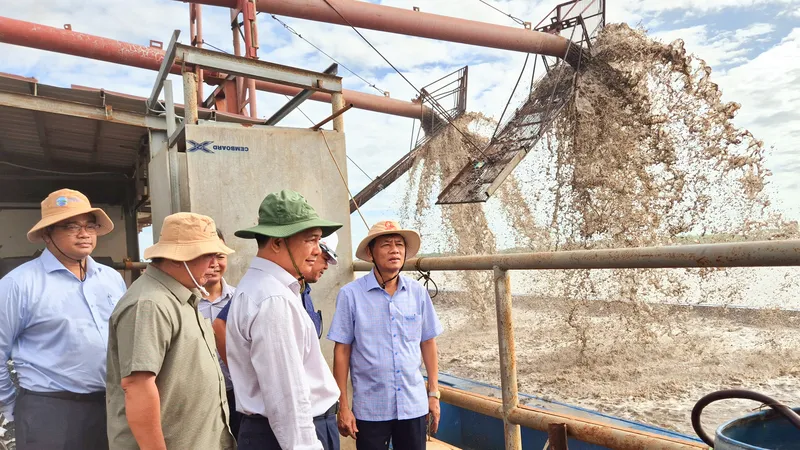 Lãnh đạo Tỉnh ủy, UBND tỉnh Sóc Trăng trực tiếp kiểm tra hoạt động khai thác cát phục vụ thi công các dự án giao thông trọng điểm