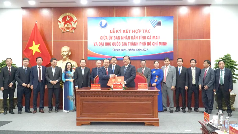 Lãnh đạo ĐHQG TPHCM ký kết hợp tác với UBND tỉnh Cà Mau 