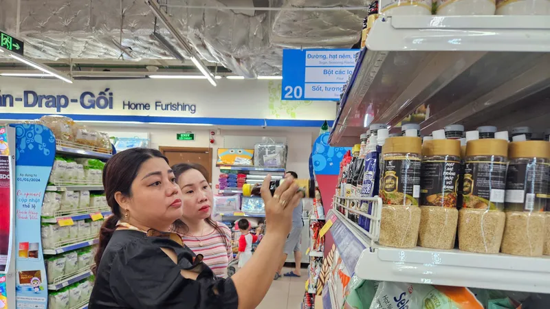 Hàng nhãn riêng thu hút người tiêu dùng nhờ giá tốt, chất lượng tương đương sản phẩm cùng loại trên thị trường