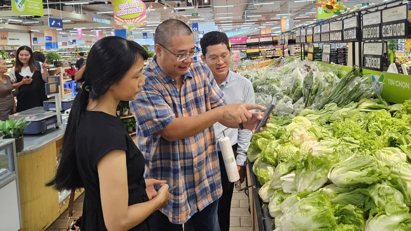 Người tiêu dùng dễ dàng quét mã QR để kiểm tra nguồn gốc sản phẩm