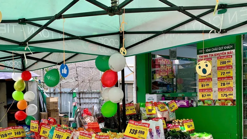 Hàng nhãn riêng giảm giá mạnh tại phiên chợ