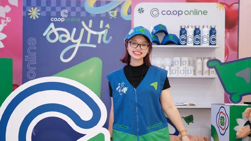 Nón kết in logo Co.op Online được khách hàng săn lùng