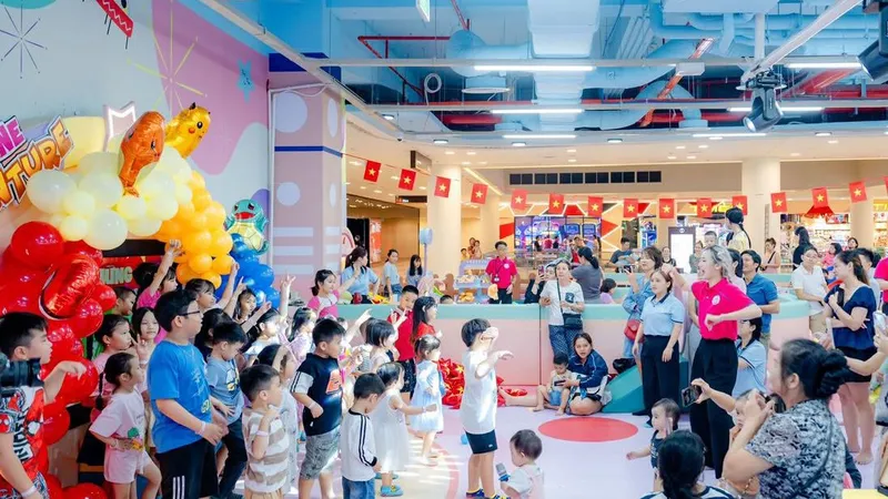 Nhiều gia đình háo hức khi mua sắm và trải nghiệm tại Trung tâm thương mại SC VivoCity, phường Tân Hưng, TPHCM