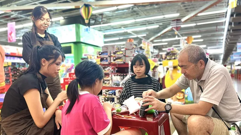 Không gian mua sắm đa tiện ích của Co.opXtra Tân Phong