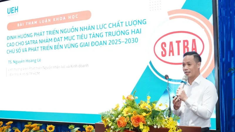 TS Nguyễn Hoàng Lê, Viện trưởng Viện Phát triển Nguồn nhân lực và Kinh doanh - Đại học Kinh tế TPHCM tại một hội thảo của SATRA năm 2025