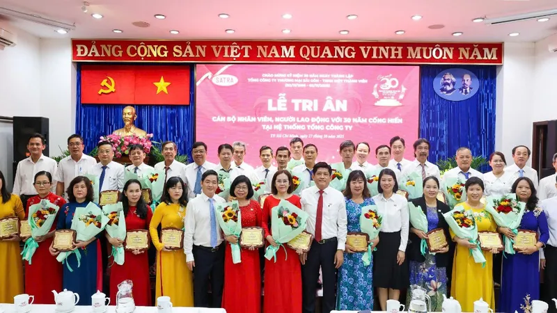 Lễ tri ân cán bộ, nhân viên, người lao động SATRA có thâm niên công tác 30 năm