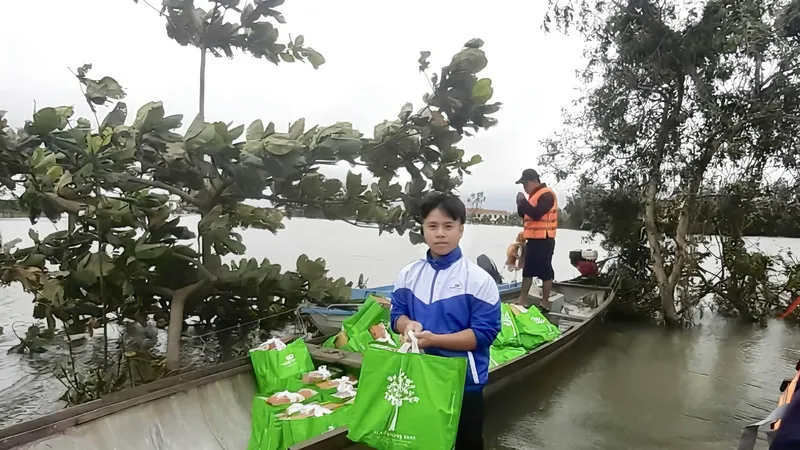 Saigon Co.op khẩn cấp chi viện hàng hóa tới người dân vùng lũ
