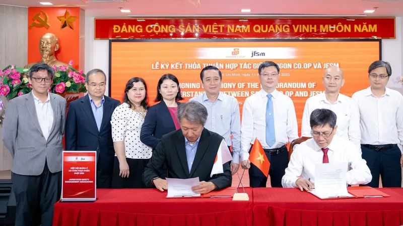 Lãnh đạo Saigon Co.op ký kết Thỏa thuận hợp tác chiến lược với Hiệp hội Quản lý An toàn thực phẩm Nhật Bản (JFSM)