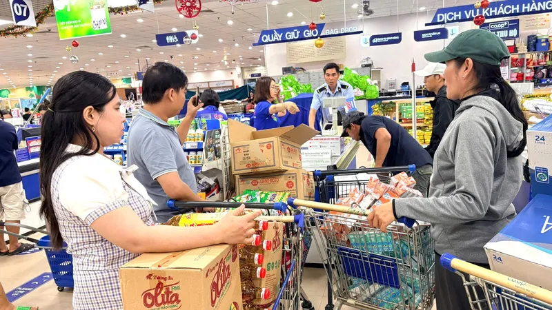 Các siêu thị tại miền Trung đảm bảo cung ứng hàng trong mưa lũ