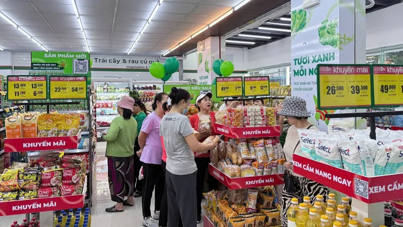 Cửa hàng Co.op Food hút khách nhờ vị trí thuận tiện, gần khu dân cư