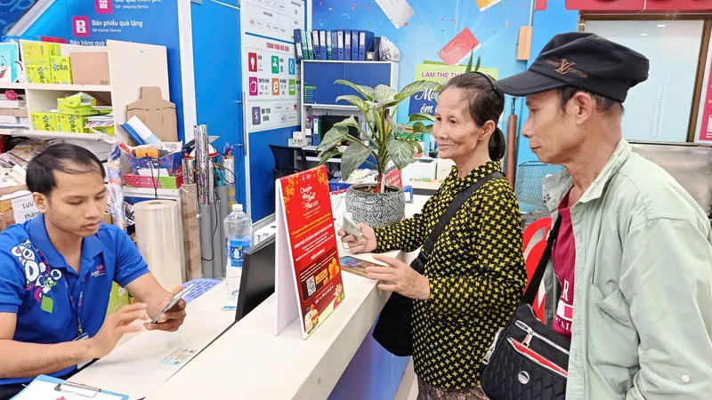 Khách hàng thành viên Co.opmart được hưởng nhiều ưu đãi khi mua sắm
