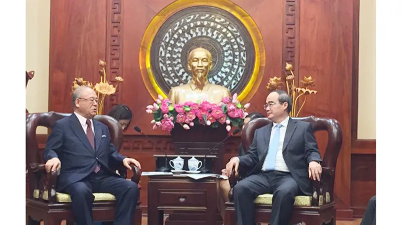 Bí thư Thành ủy TPHCM Nguyễn Thiện Nhân tiếp ông Tsutomu Takabe, nguyên Bộ trưởng Nông Lâm Thủy sản Nhật Bản, Cố vấn đặc biệt Liên minh Nghị sĩ Hữu nghị Nhật-Việt