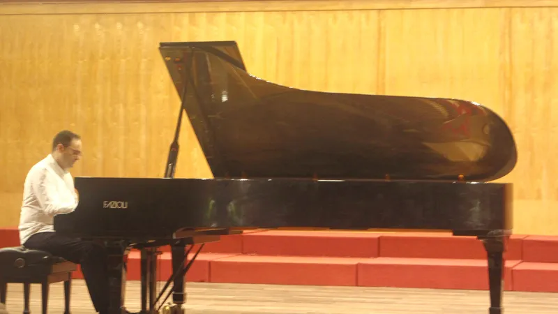 Nghệ sĩ piano Ernő Fehér biểu diễn tại TPHCM