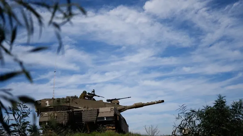 Xe tăng Israel tại Dải Gaza. Ảnh: SGGP/REUTER