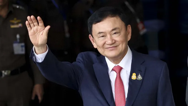 Ông Thaksin chính thức bị truy tố