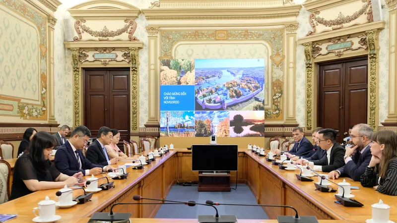 Phó Chủ tịch UBND TPHCM Nguyễn Văn Dũng tiếp và làm việc với đoàn đại biểu tỉnh Novgorod, LB Nga