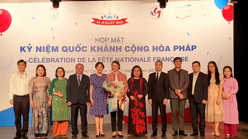 Họp mặt kỷ niệm lần thứ 236 Quốc khánh Cộng hòa Pháp 