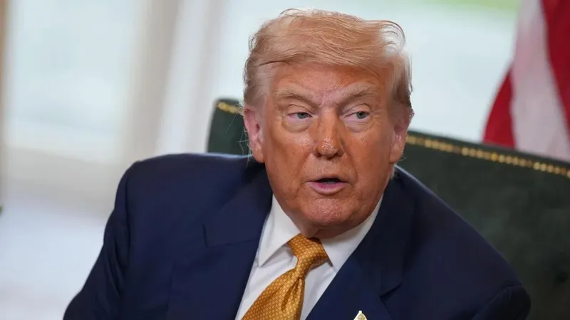 Tổng thống Mỹ Donald Trump tăng thuế quan của Canada từ 25% lên 35%